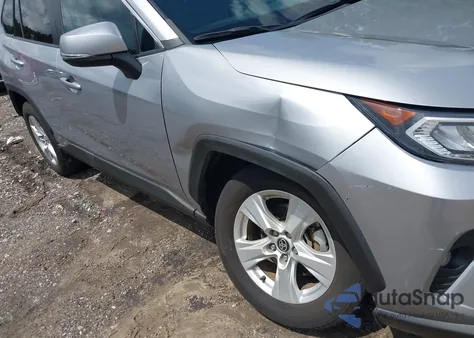 2021 Toyota Rav4 Xle z USA, uszkodzony, nr VIN 2T3W1RFV8MC139665